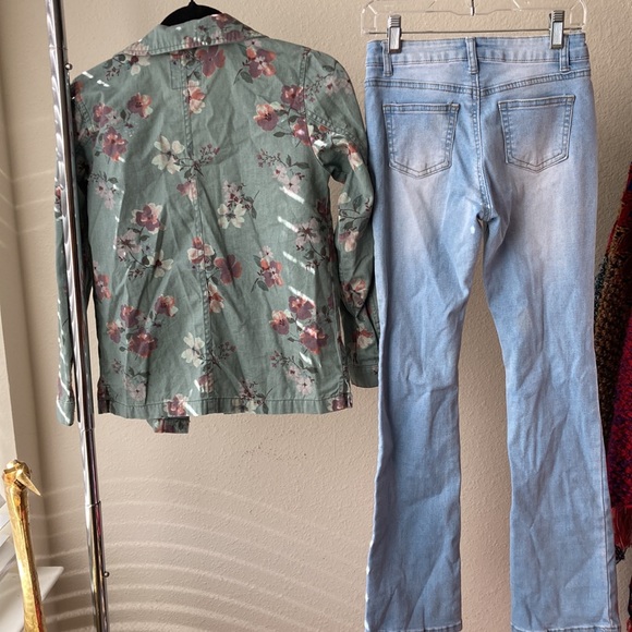 Girls Floral Jacket and Jeans - Picture 6 of 6